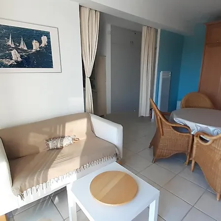 50 M2 - Le Port, 히에레